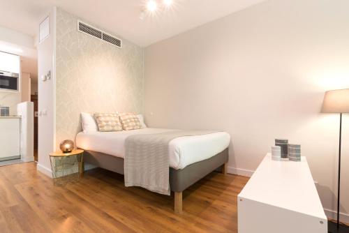 Paseo del Prado I – Studio with Terrace