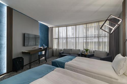 Un ou plusieurs lits dans un hébergement de l'établissement Rosslyn Dimyat Hotel Varna
