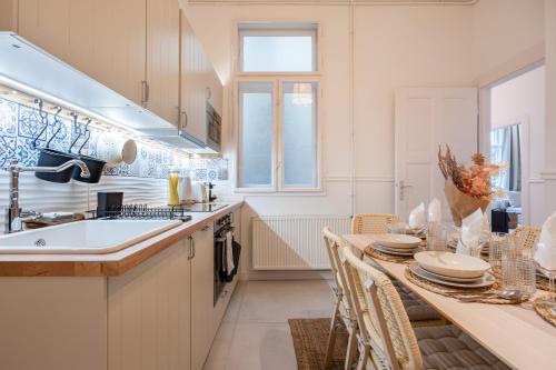 Kuchyň nebo kuchyňský kout v ubytování Sassy Lee Apartment