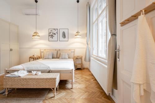 Postel nebo postele na pokoji v ubytování Sassy Lee Apartment