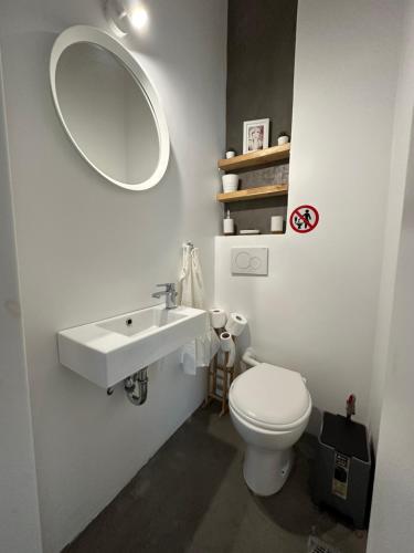 A bathroom at Harmony Luxury Grand Suite