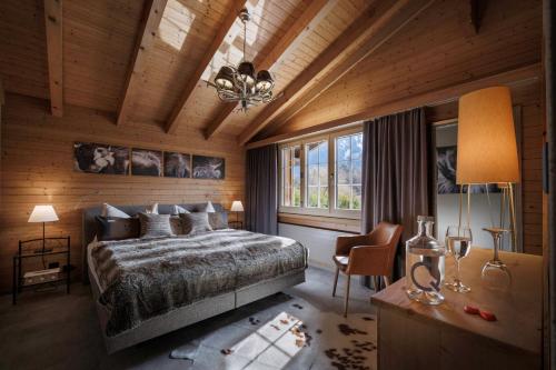 a bedroom with a bed and a wooden ceiling at Hotel-Restaurant Burgseeli in Goldswil