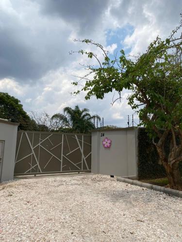 Φωτογραφία από το άλμπουμ του Desert Rose Apartments - Lusaka Zambia σε Lusaka