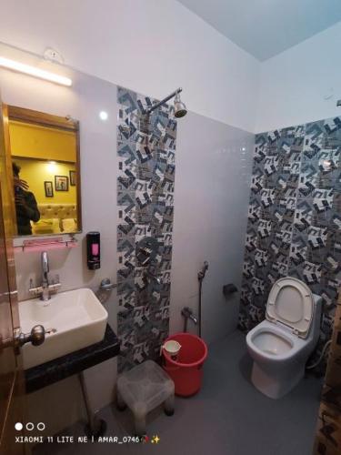 Koupelna v ubytování Hotel Prabhat