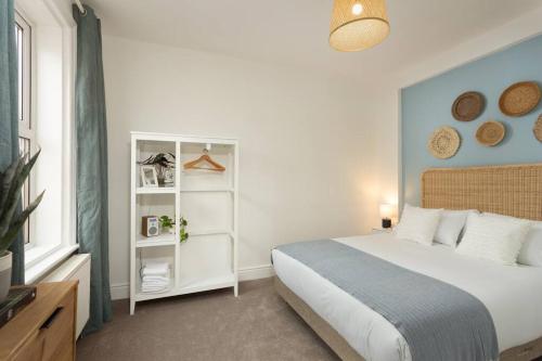 a bedroom with a bed and a book shelf at High Tide - Filey apartment close to beach in Filey