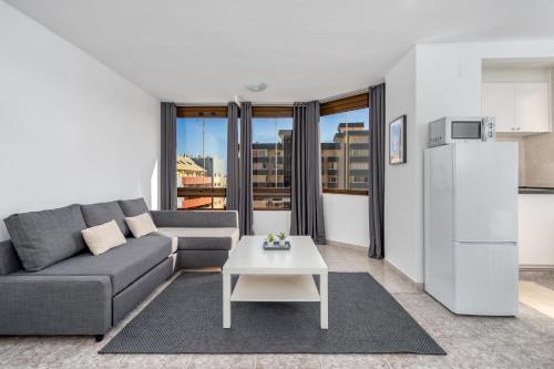 Central flat with pool by Costarentals - Ref 171