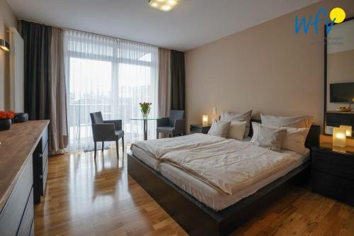 Postel nebo postele na pokoji v ubytování Barons Residenz Ferienwohnung 1