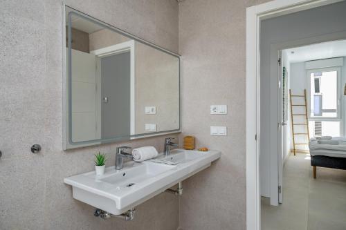 Kúpeľňa v ubytovaní Blue Wave apartment in Torreblanca by Costarentals - Ref 174