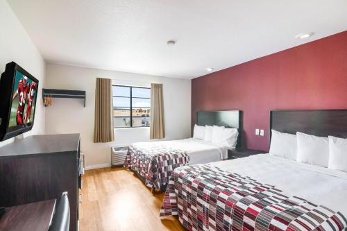 Postel nebo postele na pokoji v ubytování Red Roof Inn Palmdale - Lancaster