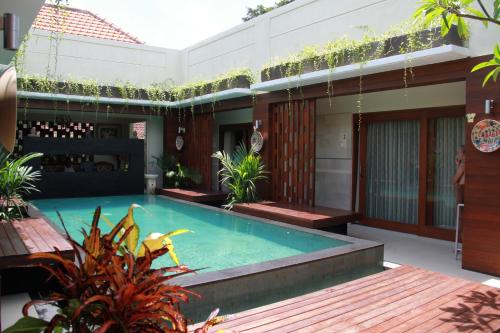 a swimming pool in the courtyard of a house at Putri Homestay in Sanur
