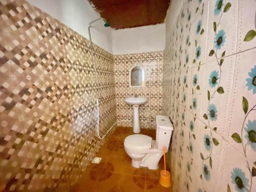 Ένα μπάνιο στο Finfoot Lodge