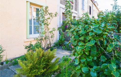 Awesome home in Dieppe with 3 Bedrooms and WiFi