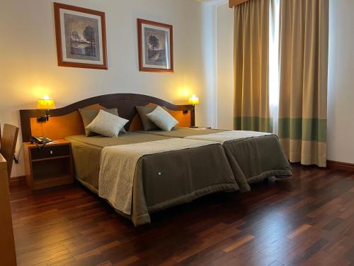 a bedroom with a large bed in a room at Hotel Vale Verde in Furnas