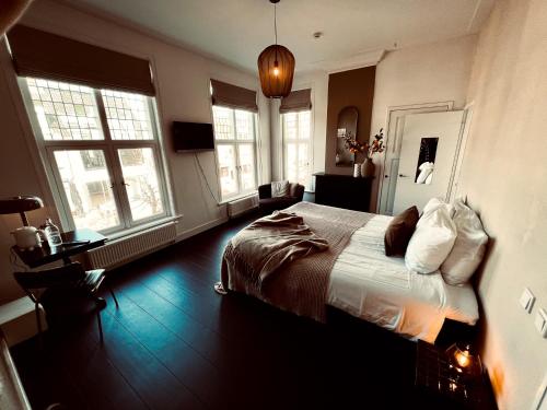 Μια τηλεόραση ή/και κέντρο ψυχαγωγίας στο Hotel het Oude Raadhuis