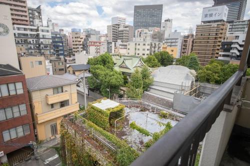 Sanacion Motomachi 6 なんば徒歩圏内 Netflix視聴可能 2部屋セット貸しでプライベートも確保