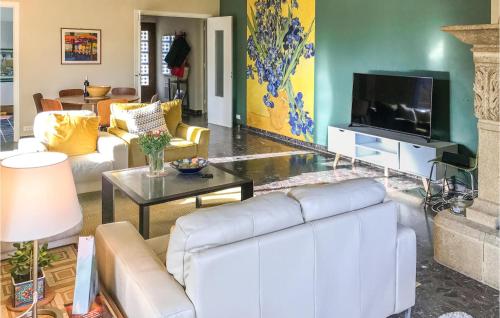Awesome Home In Quinson With 4 Bedrooms, Wifi And Private Swimming Pool