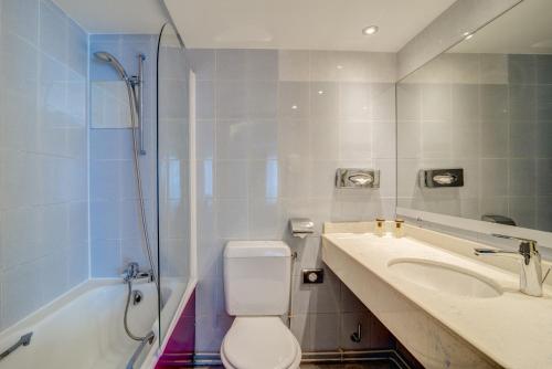 Ένα μπάνιο στο Hotel Acadia - Astotel