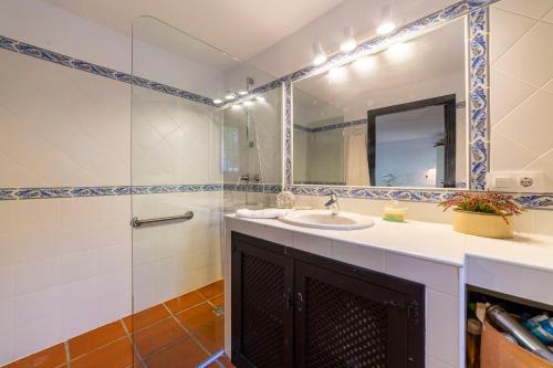 a bathroom with a sink and a shower at Casa La Cúpula in Agua Amarga