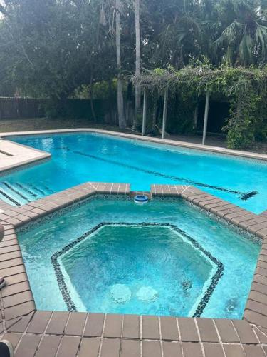 Amazing Two Story-With Pool! – Photos 4