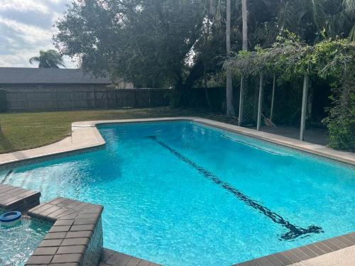 Amazing Two Story-With Pool! – Photos 5