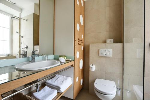 ห้องน้ำของ Peninsula Luxury Rooms