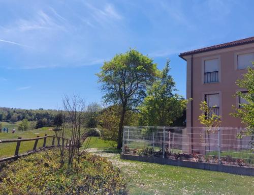 Vonkajšia záhrada v ubytovaní Sojuela Turismo Golf Naturaleza y VIno
