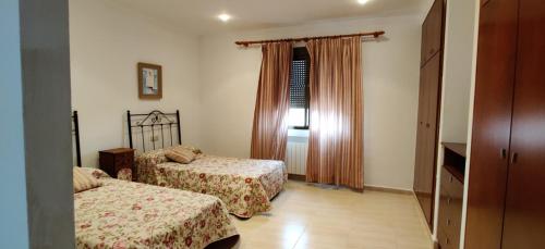 Postel nebo postele na pokoji v ubytování CASA RURAL ALHAMBRA RUIDERA
