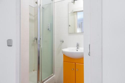 a bathroom with a sink and a shower at Monrooms Barcelona in Barcelona