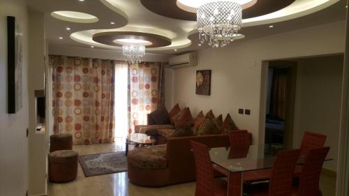 a living room with a couch and a table at ستانلي اسكندريه in Alexandria