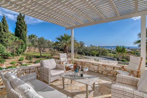 Foinikas House - Quiet area with Beach access