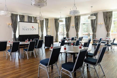 Restoran atau tempat lain untuk makan di The Mayton