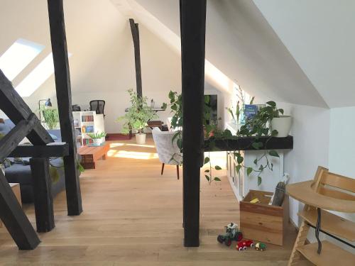a living room with a table with plants on it at Ferienwohnung "Wasserburg" in Ascheffel