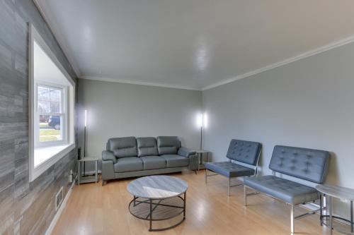 a waiting room with two chairs and a table at about 20 Mi to Manhattan Quaint Clifton Home! in Clifton