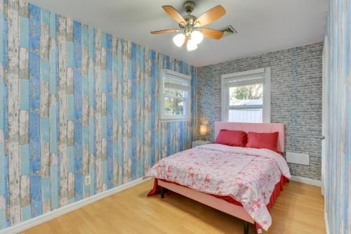 una camera con letto rosa e muro di mattoni di Quaint Clifton Home about 20 Mi to Manhattan! a Clifton