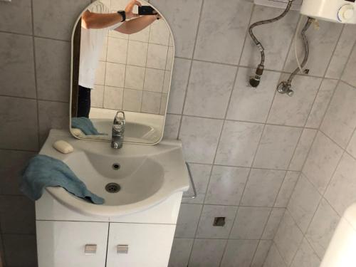 a bathroom with a sink with a mirror on it at Feel Natural and Relaxed in a 3 Bedroom Apartment in Gyongyosfalu in Gyöngyösfalu