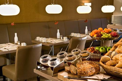 a dining room with a table full of food at Hotel Conti Duisburg - Partner of SORAT Hotels in Duisburg