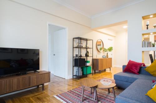 Athena’s Hideaway- Fully Renovated- Absolute Best Location