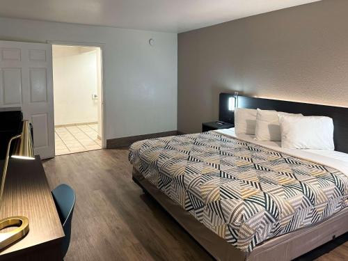 a hotel room with a large bed and a desk at Motel 6-Pooler, GA - Savannah Airport in Savannah