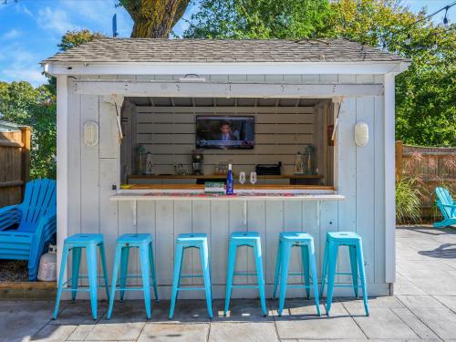 Fotografie z fotogalerie ubytování 58 Depot Street Dennisport - - Three Mermaids v destinaci Dennis Port