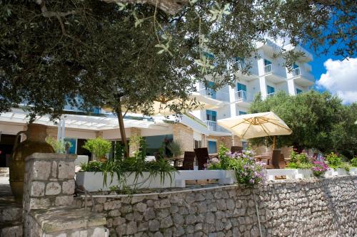 Κήπος έξω από το Hotel Orsa Maggiore