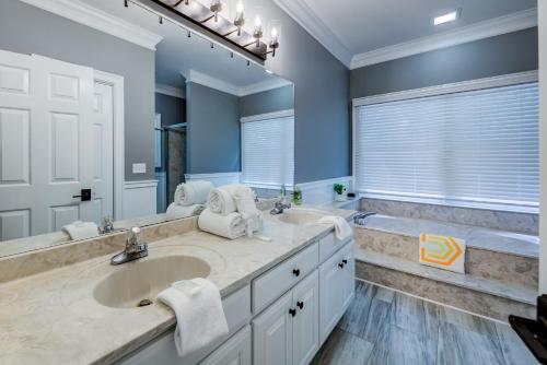 a bathroom with two sinks and a large mirror at Riverside Gardens in Tiger
