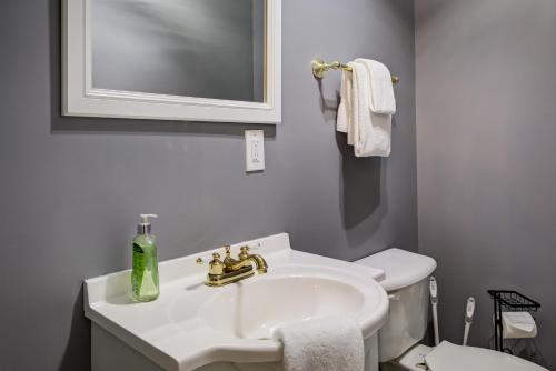 a white bathroom with a sink and a toilet at Riverside Gardens in Tiger