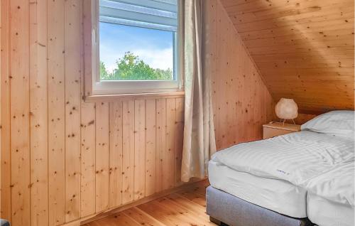Lova arba lovos apgyvendinimo įstaigoje Stunning Home In Sianozety With Wifi