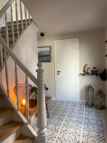 a hallway with a staircase and a white door at Rosehill Cottage 1699 - Stilvolles Hideaway, Berge & See in Eisemroth