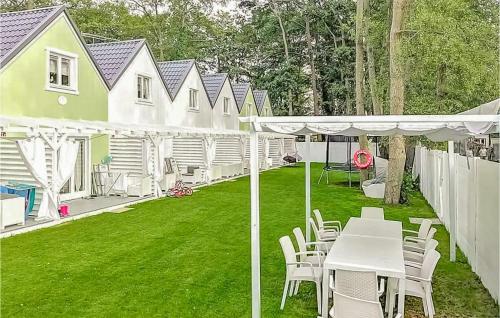 Κήπος έξω από το Pet Friendly Home In Miedzywodzie
