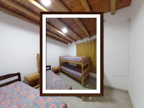 Двох'ярусне ліжко або двоярусні ліжка в номері Cabañas Florida Del Sur