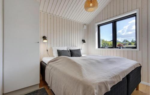 Cama o camas de una habitación en Cozy Home In Hørve With Wifi