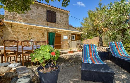 Το κτήριο όπου στεγάζεται  η παραθεριστική κατοικία