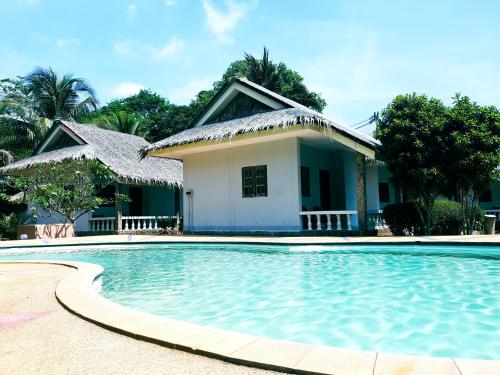 a house and a swimming pool in front of a house at Phuwadee Resort in Thong Nai Pan Noi