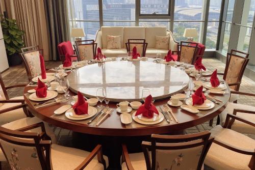 Galeriebild der Unterkunft Guangzhou Pazhou LN DongFang Hotel-Free shuttle between hotel and Exhibition Center during Canton Fair & Exhibitor Registration Counter in Guangzhou